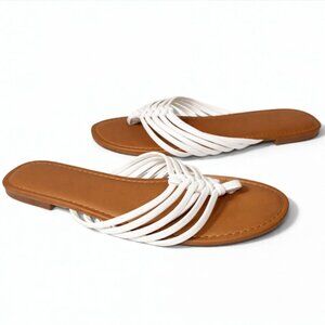 Torrid New White Strappy Flat Sandals Women’s Size 8WW Wide Width